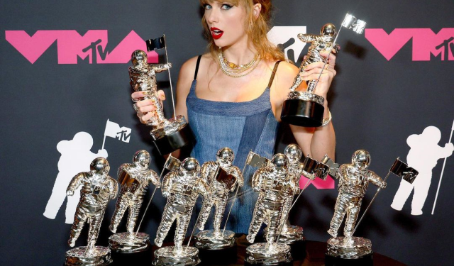 Taylor Swift MTV Video Müzik Ödülleri'nde 9 ödül kazandı