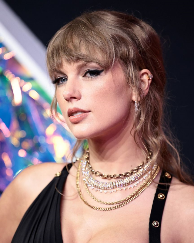 Taylor Swift MTV Video Müzik Ödülleri'nde 9 ödül kazandı