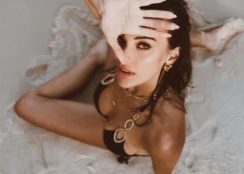 Tuvana Türkay bikinisiyle mezdeke oynadı, hayranları ağzı açık izledi