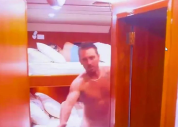 TV Şovunda cinsel saldırı skandalı! Erkek yarışmacı, kadın yarışmacının yatağına çıplak şekilde girmeye çalıştı