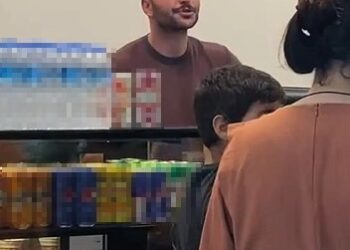 Ünlü oyuncu Görkem Sevindik'in hastane kantininde satış yaptığı anlar hayrete düşürdü