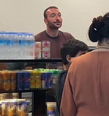 Ünlü oyuncu Görkem Sevindik'in hastane kantininde satış yaptığı anlar hayrete düşürdü