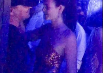 ünlü oyuncu Leonardo DiCaprio, yeni sevgilisi 25 yaşındaki Vittoria Ceretti ile Ibiza'da öpüşürken görüntülendi