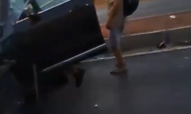 Ünlü sanatçı Olgun Şimşek Bodrum'da trafik kazası geçirdi