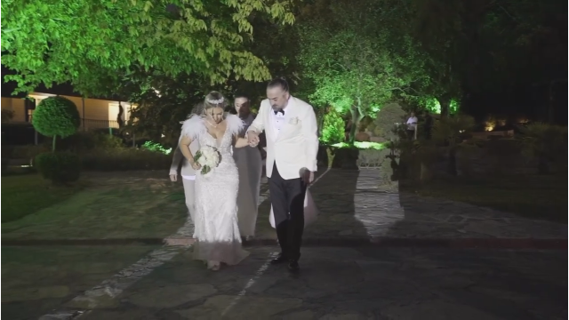 Volkan Konak, eşiyle 31 yıl sonra düğün yaptı! Eşi ayakkabısından dolayı yürüyemedi