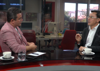 Yayında ilginç anlar! Ünlü doktor Ender Saraç, muayene bile etmeden sunucunun hastalıklarını bir bir saydı