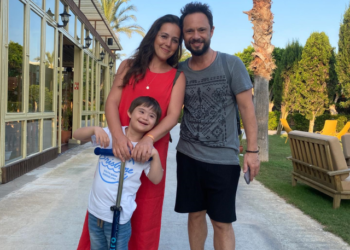 Şarkıcı Özgün, eşi Nilda Kaçar’dan boşanacağı iddiasını yalanladı