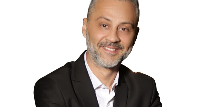 Ümit Öner Siyasete Atıldı