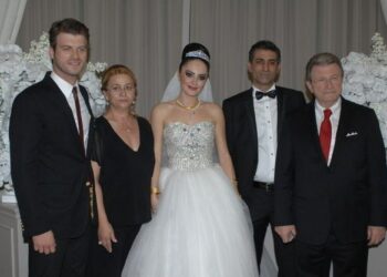 Kıvanç Tatlıtuğ, ağabeyiyle poz verdi! Görenler hiç benzetemedi