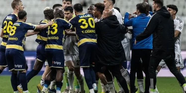 Son dakikalarda ortalık karıştı! Beşiktaş Ankaragücü maçında futbolcular birbirine girdi