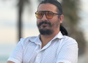 Türk film yönetmeni Gökhan Gökçay, son zamanlarda aldığı ödüllerle adından sıkça söz ettiriyor.