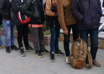 Ayvacık açıklarında 37 düzensiz göçmen yakalandı