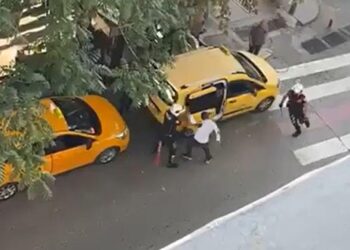 Cezaevi hükümlüsü gözaltına alınmamak için iki polisi yaraladı