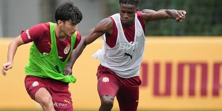 Galatasaray’da Wilfried Zaha gelişmesi