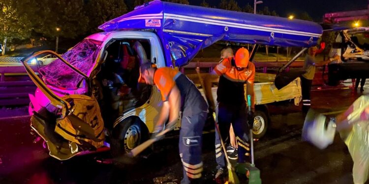 İstanbul’da polis kovalamacası kazayla bitti: 1’i ağır 5 yaralı