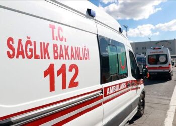 Motosiklet ile kamyonet çarpıştı: 1 ölü