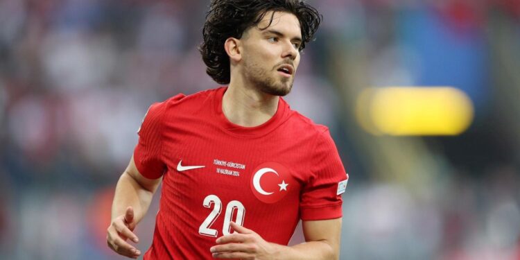 TFF’den Brighton’a transfer olan Ferdi Kadıoğlu’na tebrik