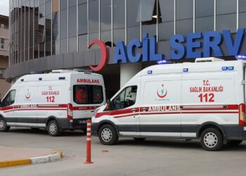 Yolcu otobüsüyle motosiklet çarpıştı: 2 yaralı