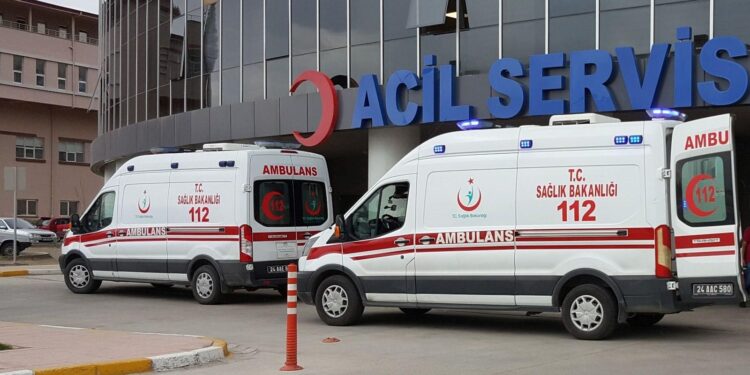 Yolcu otobüsüyle motosiklet çarpıştı: 2 yaralı