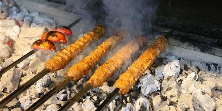 500 kebapçı 2,5 kilometrelik kebap hazırlayacak