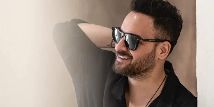 Eşinden tam destek : Faruk Emre’nin hem klibinde oynadı hem yönetmen koltuğuna oturdu