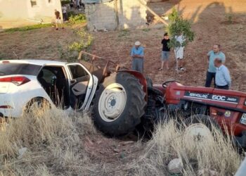 Şanlıurfa’da otomobil ile traktör çarpıştı: 4 yaralı