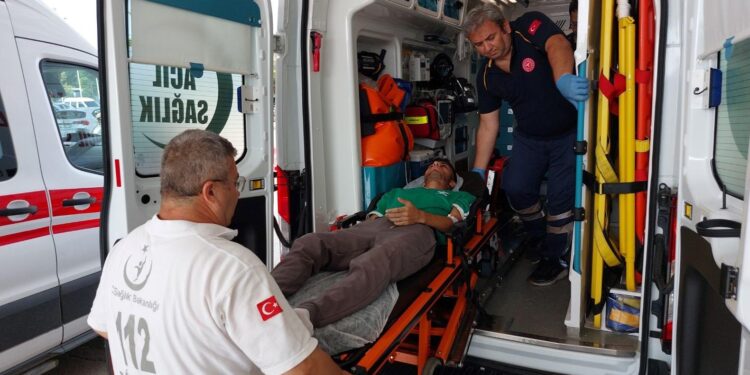 Tıraş olmak isterken elektrik akımına kapıldı