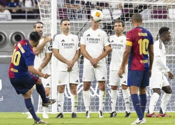 Efsaneler El Clasico’sunda Ronaldinho’dan müthiş gol!