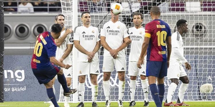 Efsaneler El Clasico’sunda Ronaldinho’dan müthiş gol!