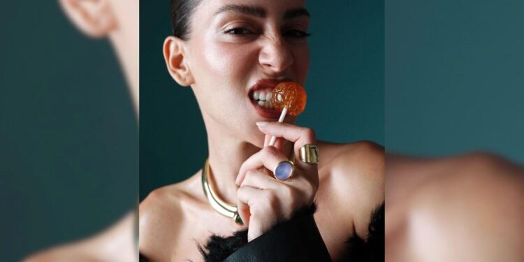 Sinem Kobal’ın Yüzündeki Değişim Estetik Mi?