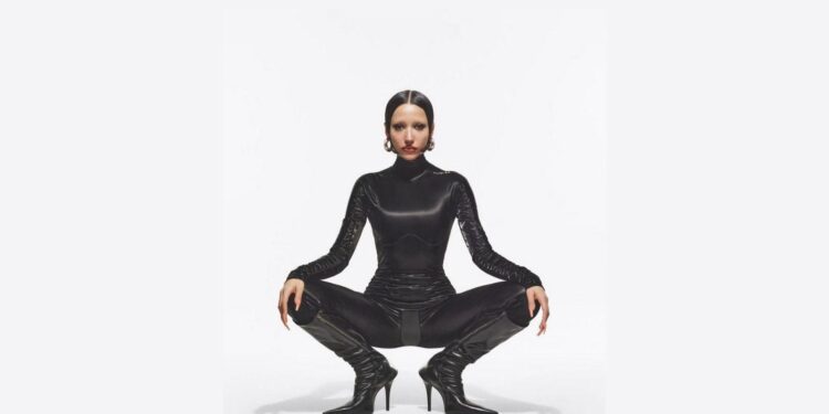 Zeynep Bastık’tan “Yaşayan En Seksi Türk Kadını” İddialarına Cevap!