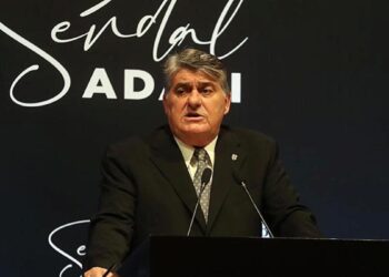 Beşiktaş’ta Serdal Adalı’dan adaylık açıklaması! Hüseyin Yücel’e sert tepki