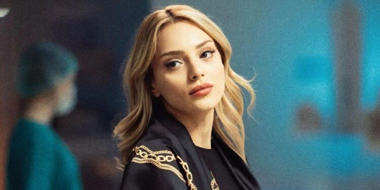 İnci Taneleri Setinde Aşk Alevlendi: Rıza Kocaoğlu ve Sera Kutlubey Çifti Gündemde!