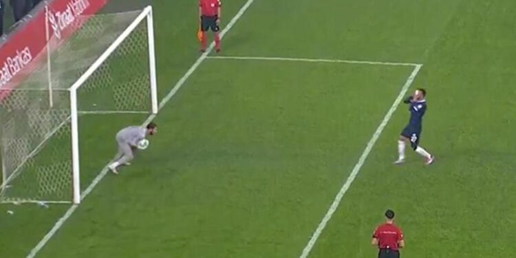 Mehmet Yiğit’ten gündem olan ‘panenka’ denemesi! Bursaspor-Vanspor maç sonucu: 2-2 (Penaltılar6-7)