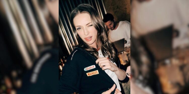 Yasemin Allen ve Takipçisi Arasında Transparan Kıyafet Tartışması