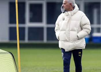 Fenerbahçe’de Üçlü Savunma Sistemi Yerleşiyor