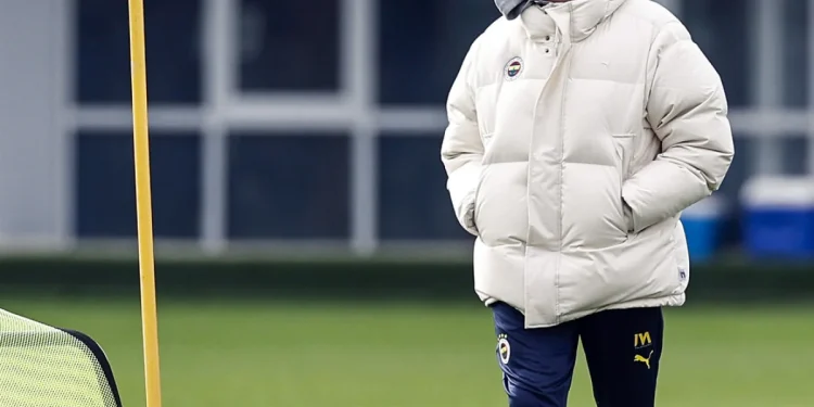 Fenerbahçe’de Üçlü Savunma Sistemi Yerleşiyor