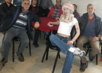 Aleyna Tilki'nin kahvehaneye ziyareti büyük ilgi gördü