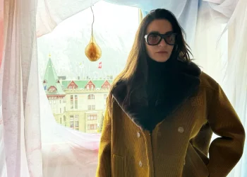 Ece Sükan leopar mayosuyla beğeni topladı!