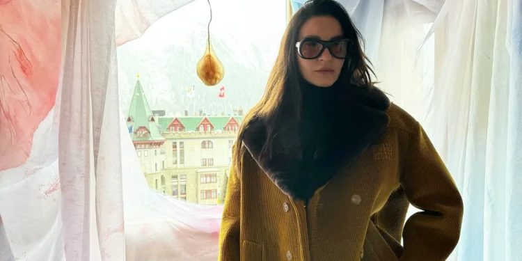 Ece Sükan leopar mayosuyla beğeni topladı!