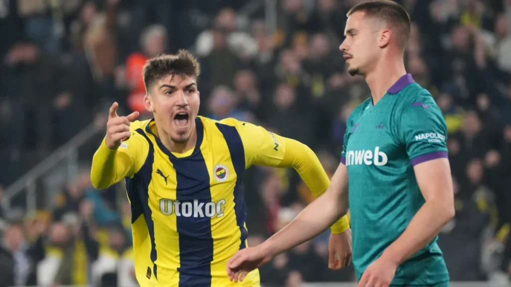 Fenerbahçe, Yusuf Akçiçek'in maaşına zam yapma kararı aldı