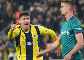 Fenerbahçe, Yusuf Akçiçek'in maaşına zam yapma kararı aldı