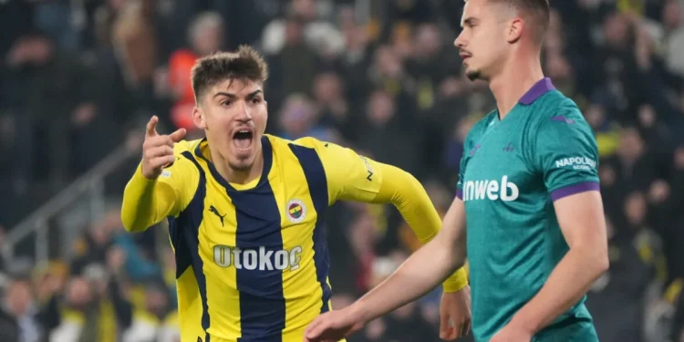 Fenerbahçe, Yusuf Akçiçek'in maaşına zam yapma kararı aldı