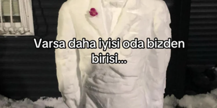 Ordu'da karla Atatürk heykeli yapıldı, dikkat çekti
