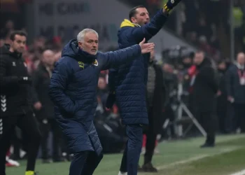 Mourinho: Galatasaray'ın puan kaybedeceğini göreceksiniz