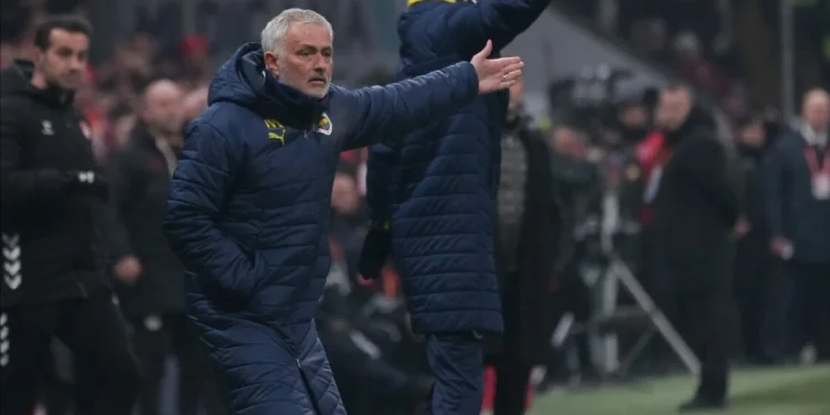 Mourinho: Galatasaray'ın puan kaybedeceğini göreceksiniz