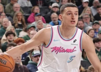 Nikola Jovic 4 hafta sahalardan uzak kalacak