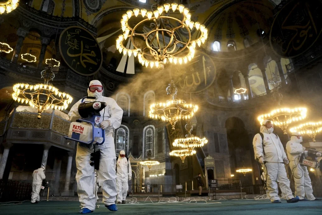 Ayasofya Camii’de Ramazan Temizliği Yapıldı