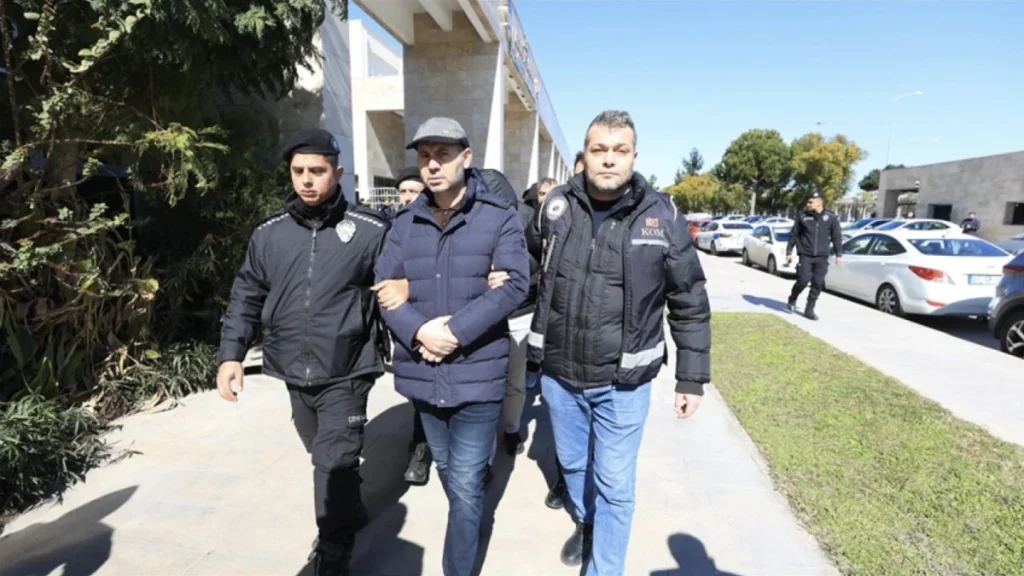 Antalya'da tutuklanan restoran sahibi FETÖ bağlantılı çıktı