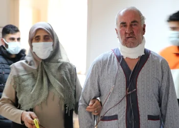 Muş'ta annesini hastaneye götüren kişi dudak kanseri teşhisi aldı.